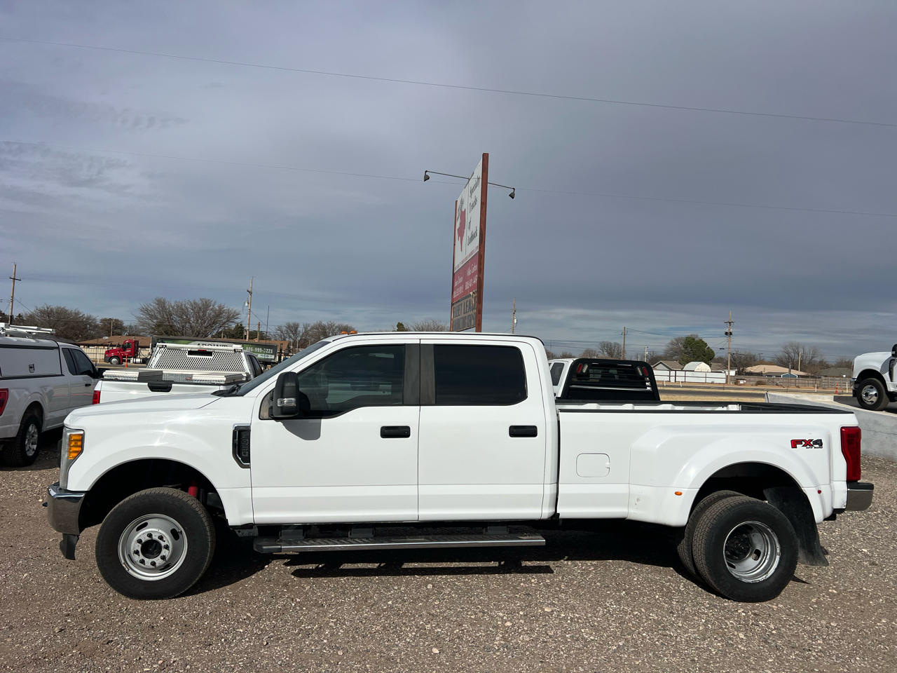Ford F-350 SD XL Crew Cab Long Bed DRW 4WD 2017