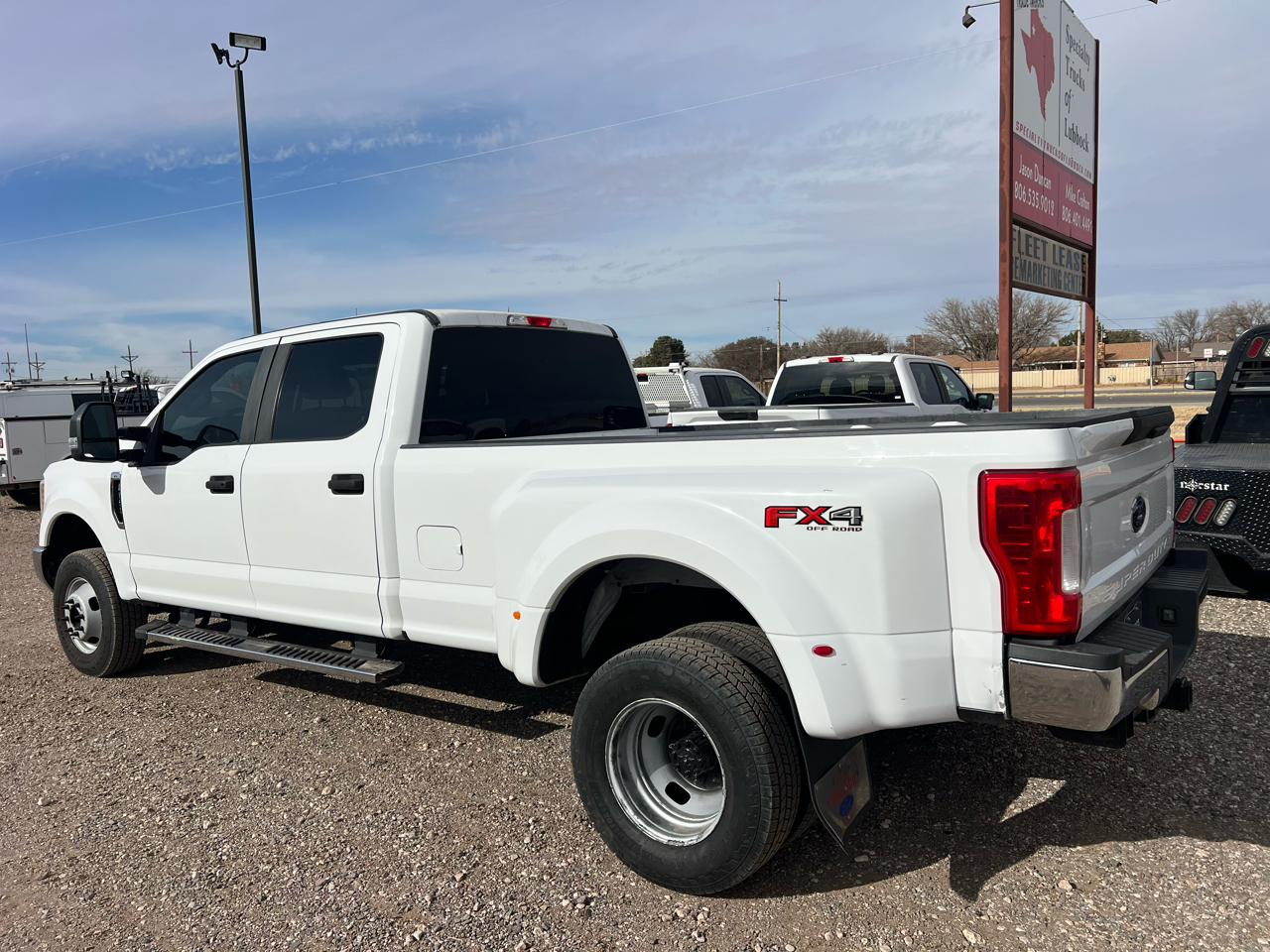 Ford F-350 SD XL Crew Cab Long Bed DRW 4WD 2017