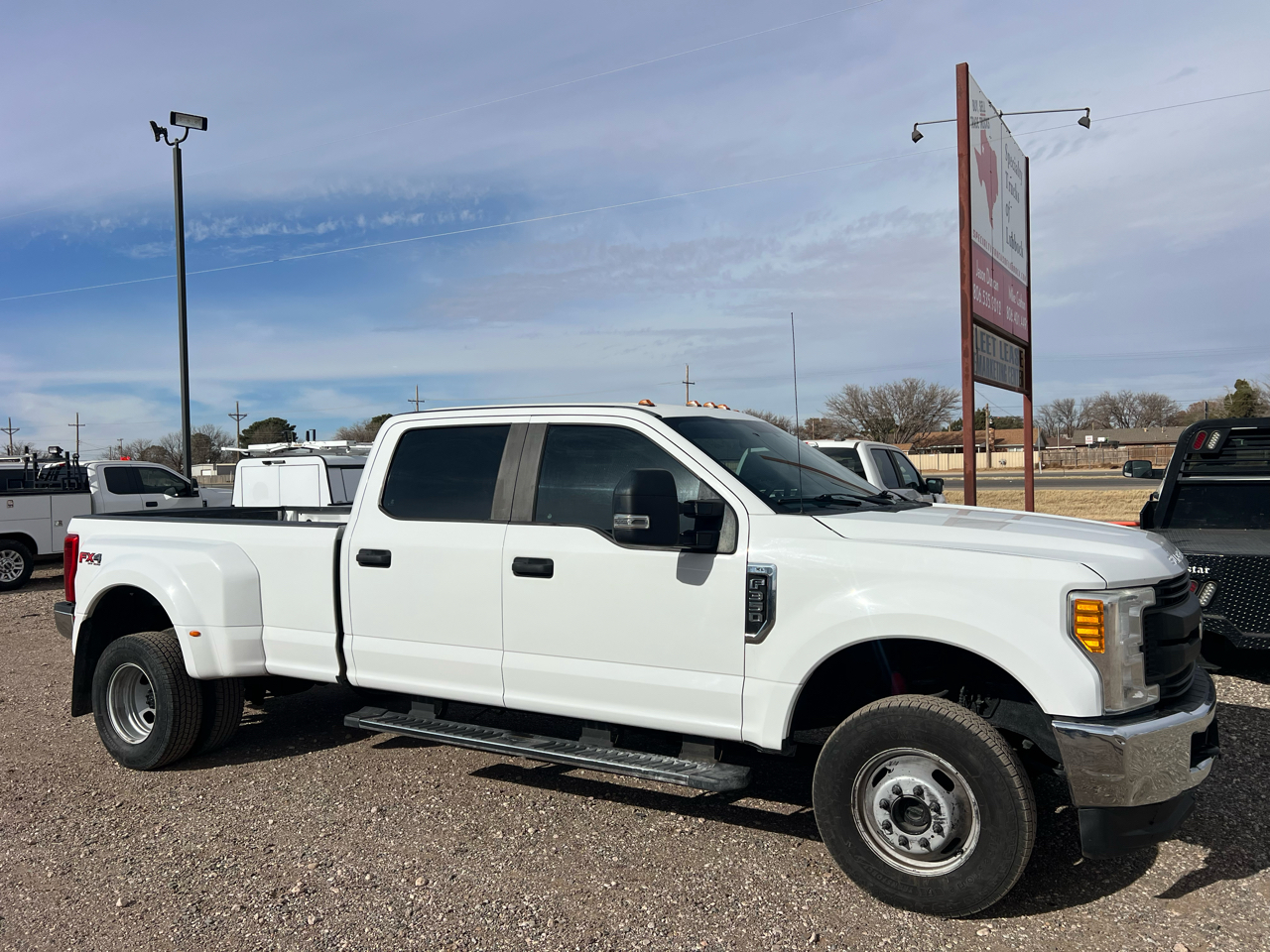 Ford F-350 SD XL Crew Cab Long Bed DRW 4WD 2017