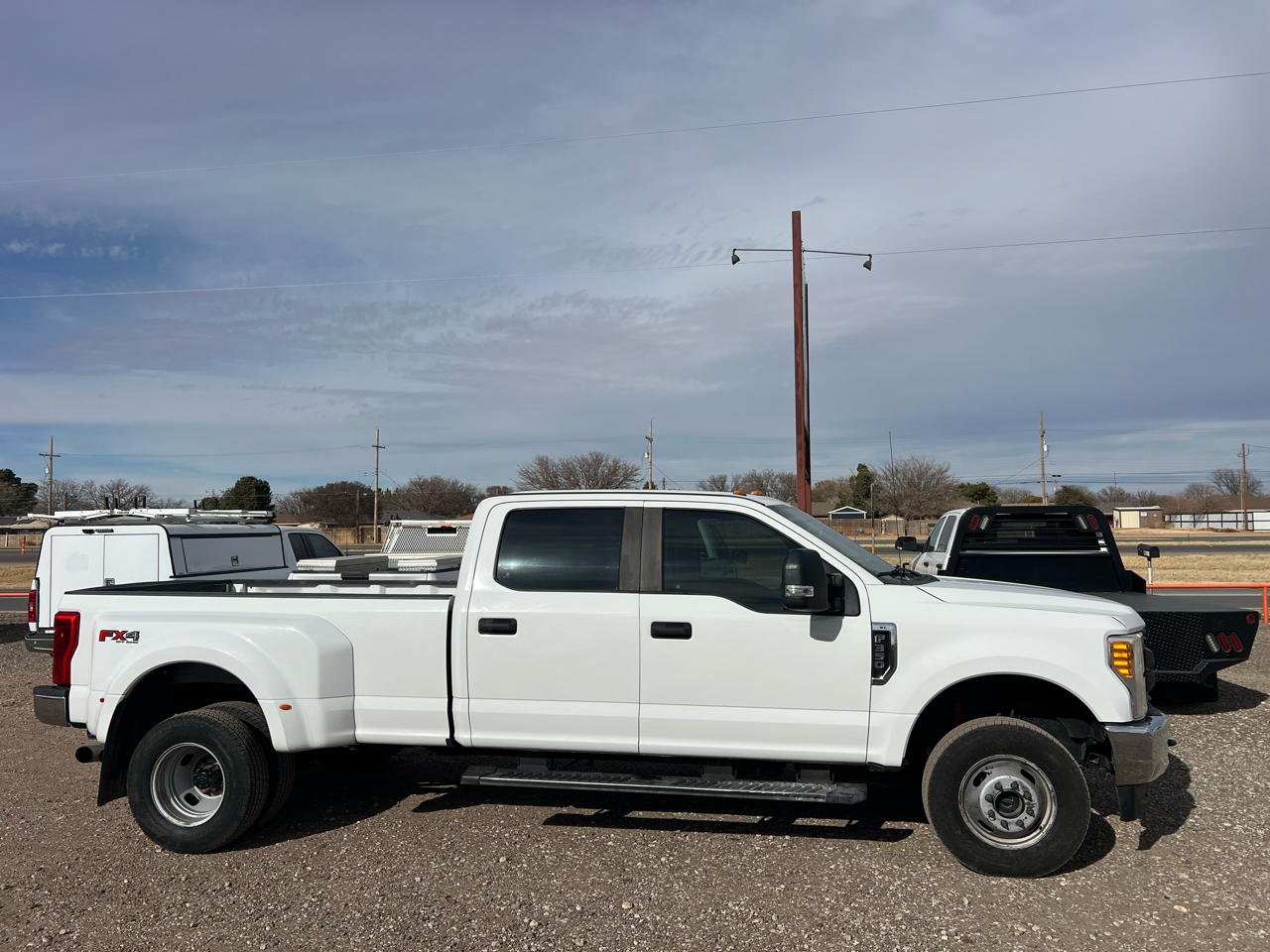 Ford F-350 SD XL Crew Cab Long Bed DRW 4WD 2017