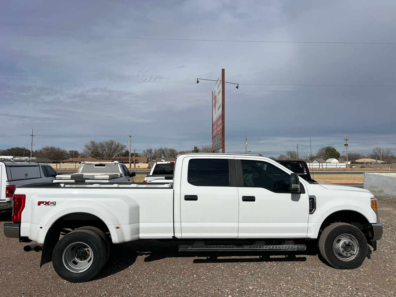 Ford F-350 SD XL Crew Cab Long Bed DRW 4WD 2017
