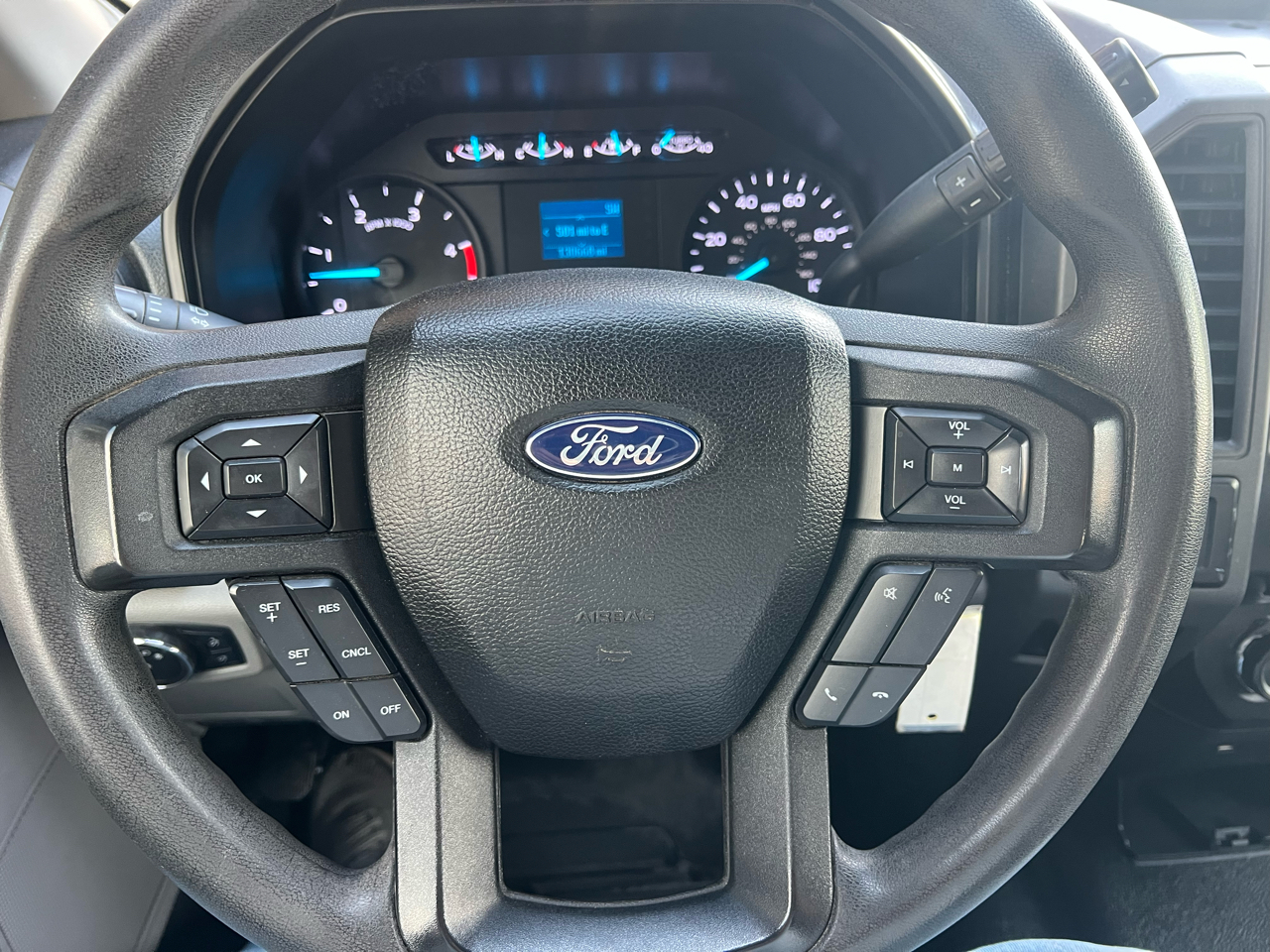 Ford F-350 SD XL Crew Cab Long Bed DRW 4WD 2017