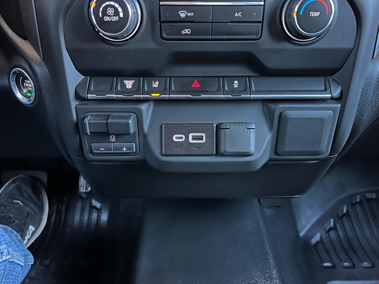 Chevrolet Silverado 3500HD Work Truck Crew Cab 4WD 2025