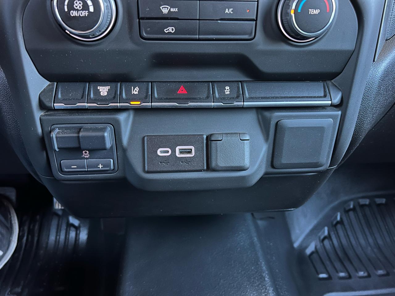 Chevrolet Silverado 3500HD Work Truck Crew Cab 4WD 2025