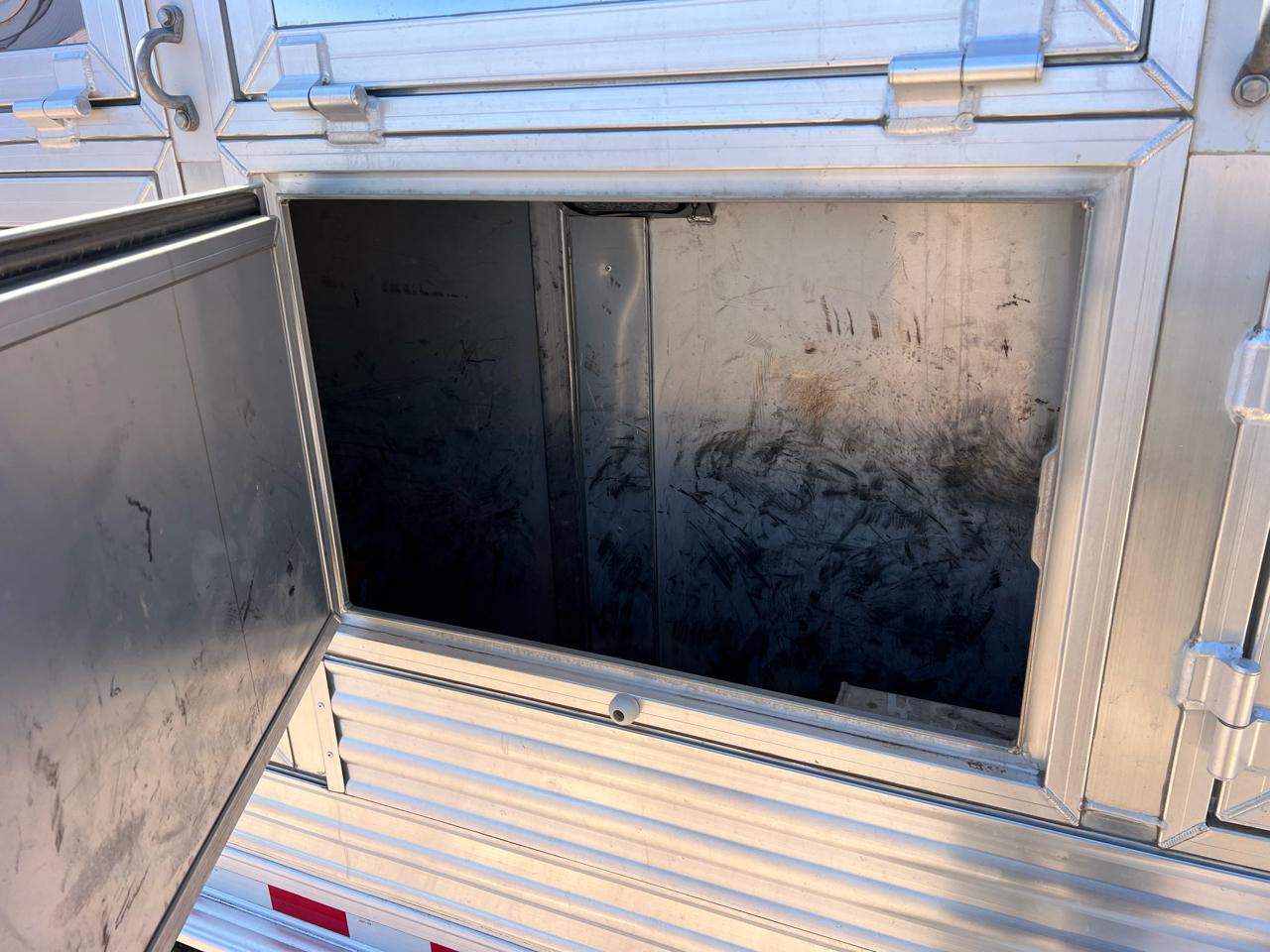 Elite Trailer Manufacturing Stock Trailer  2003