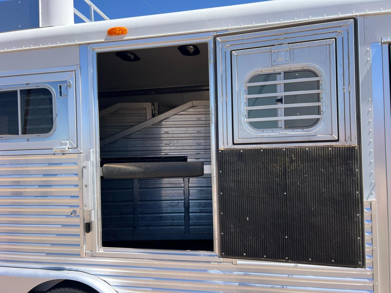 Elite Trailer Manufacturing Stock Trailer  2003