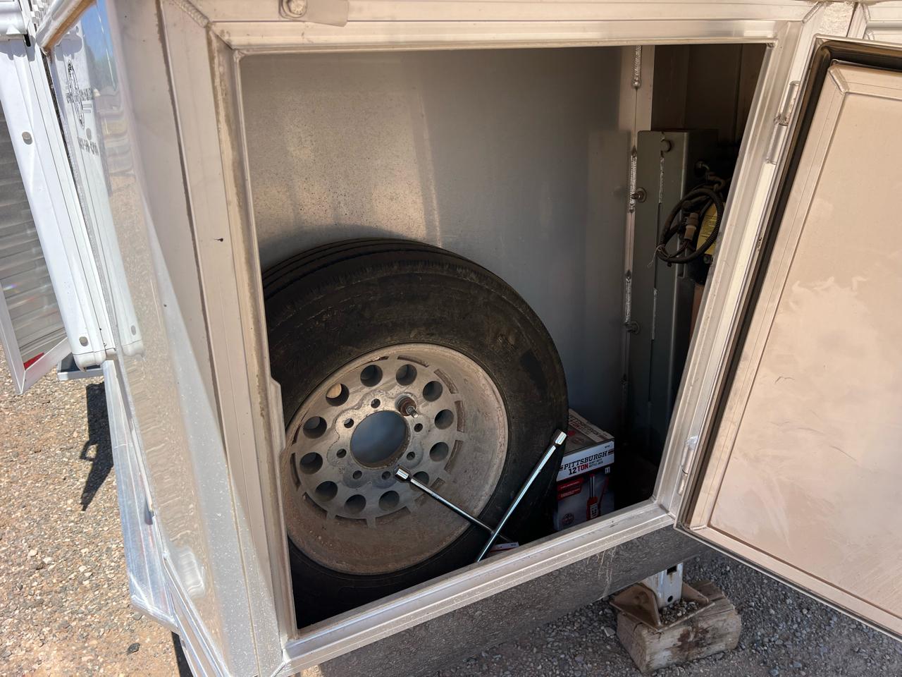 Elite Trailer Manufacturing Stock Trailer  2003