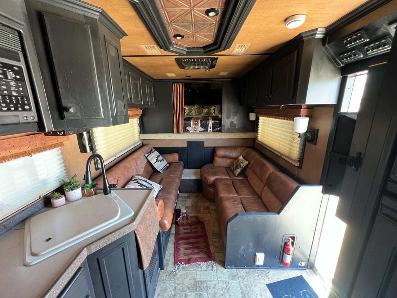 Elite Trailer Manufacturing Stock Trailer  2003