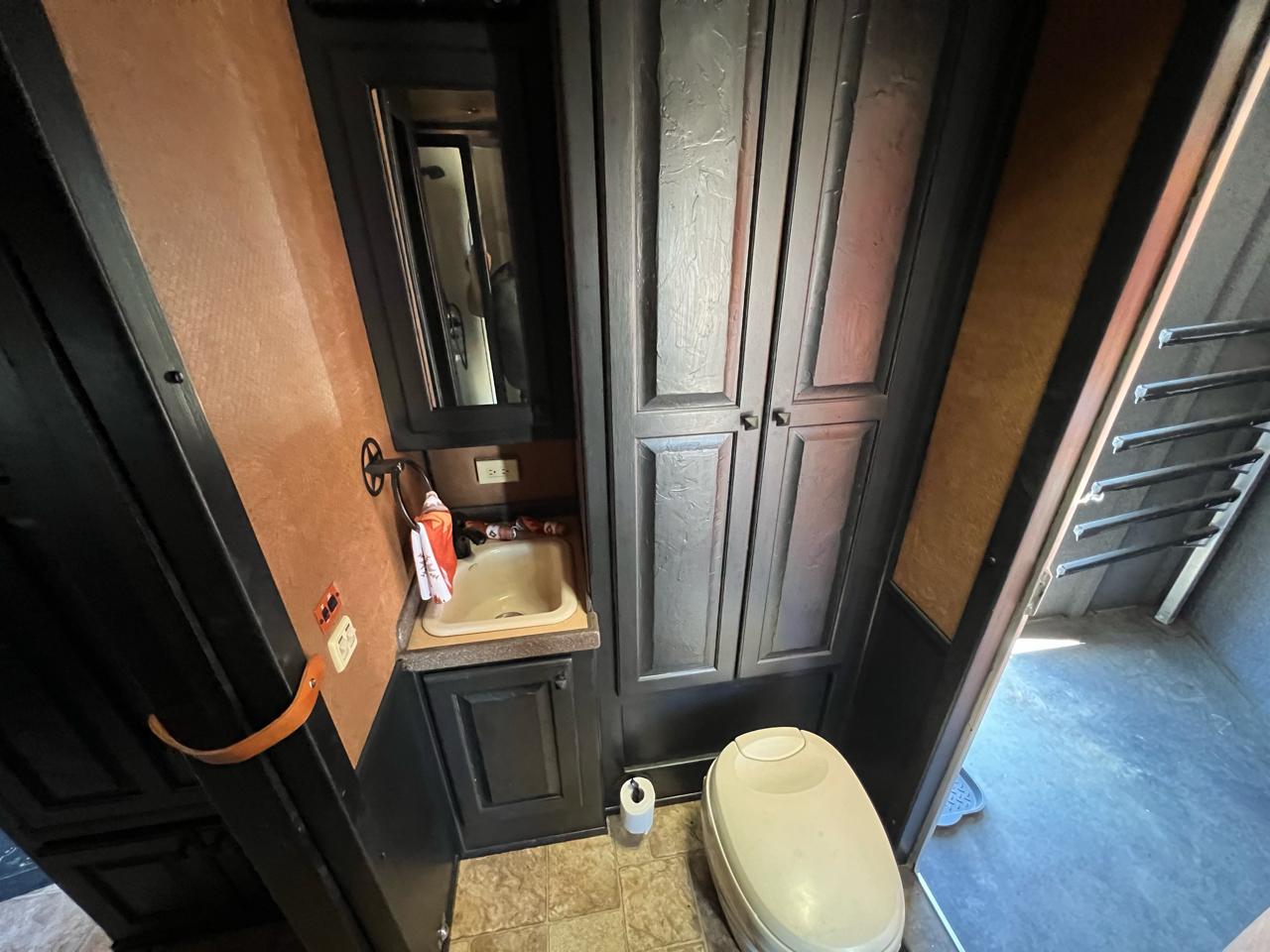 Elite Trailer Manufacturing Stock Trailer  2003