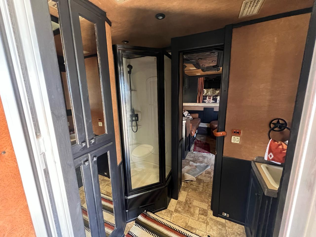 Elite Trailer Manufacturing Stock Trailer  2003