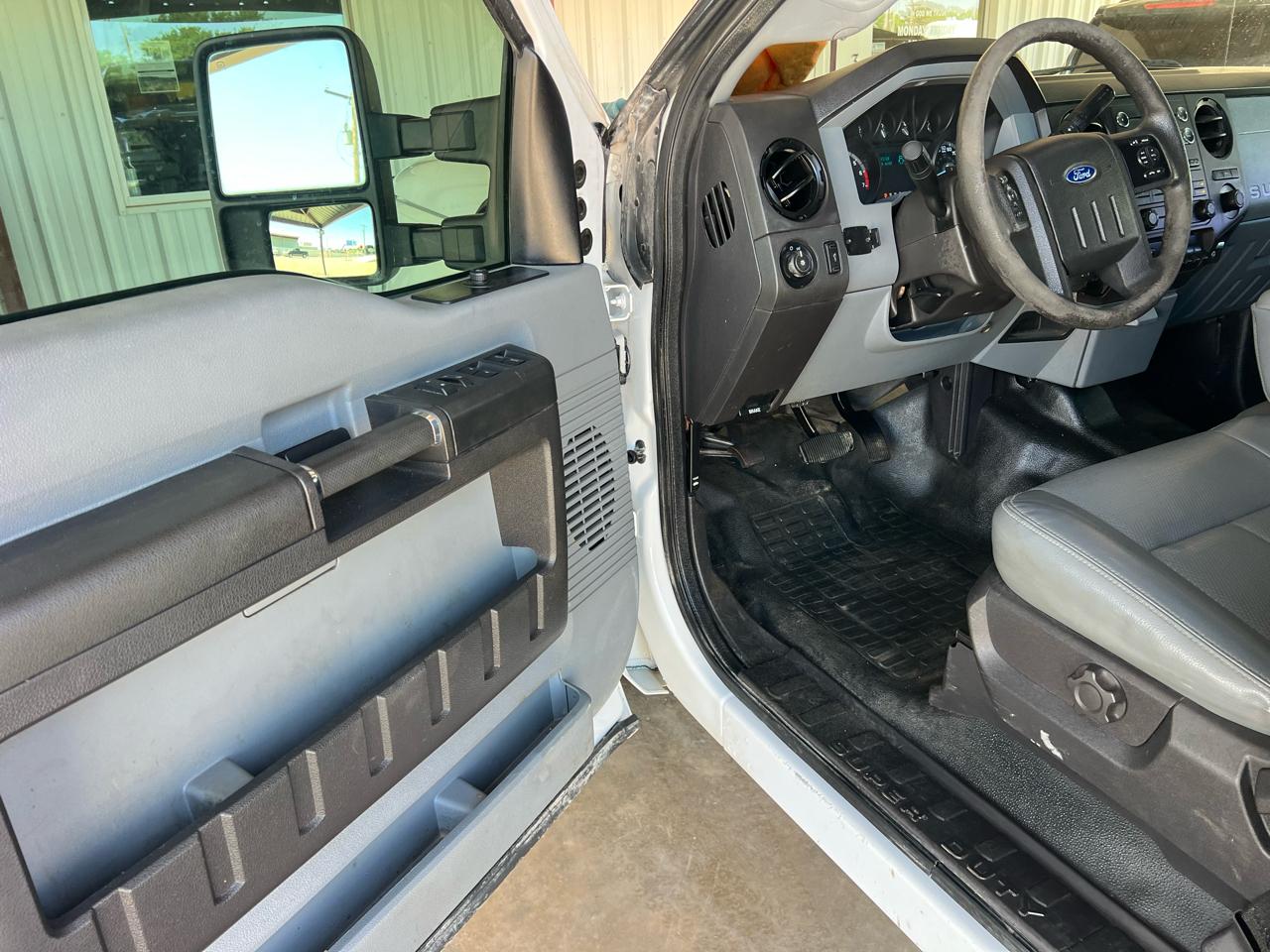 Ford F-250 SD XL Crew Cab Long Bed 4WD 2015
