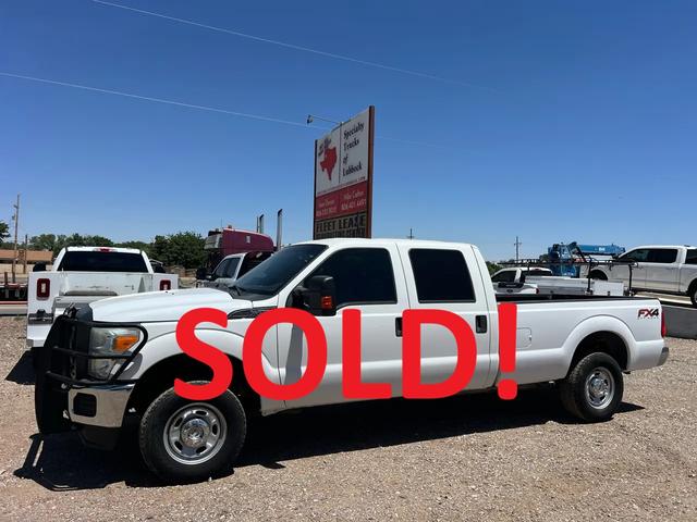 White 2015 Ford F-250 Super Duty XL Crew Cab LB 4WD Pickup Truck Four-Wheel Drive 6-Speed Automatic