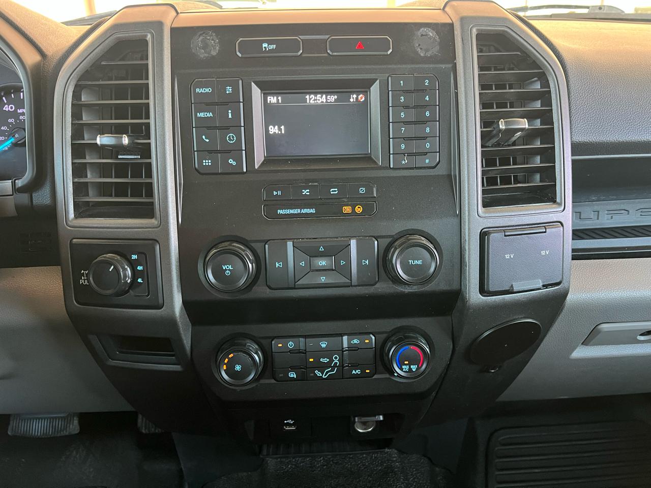 Ford F-350 SD XL SuperCab Long Bed 4WD 2022