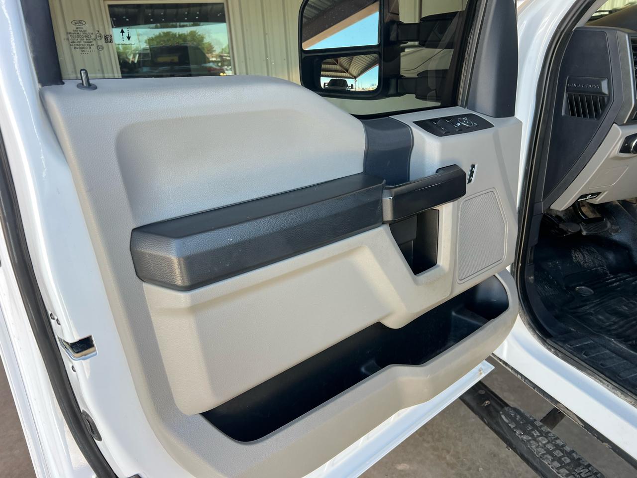 Ford F-350 SD XL SuperCab Long Bed 4WD 2022