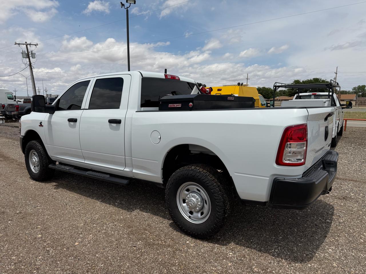 RAM 2500 Tradesman Crew Cab SWB 4WD 2023