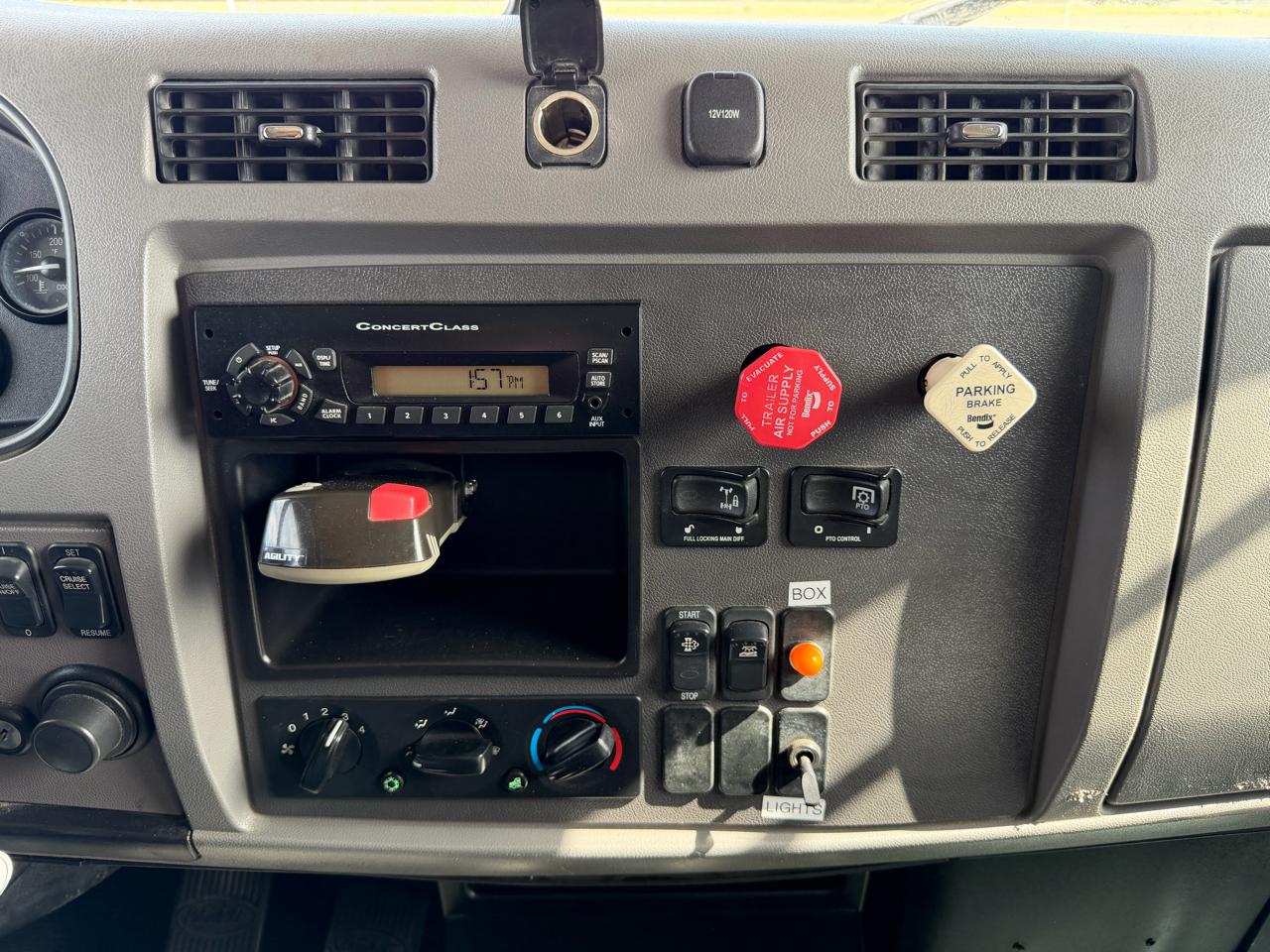 Peterbilt 337  2013