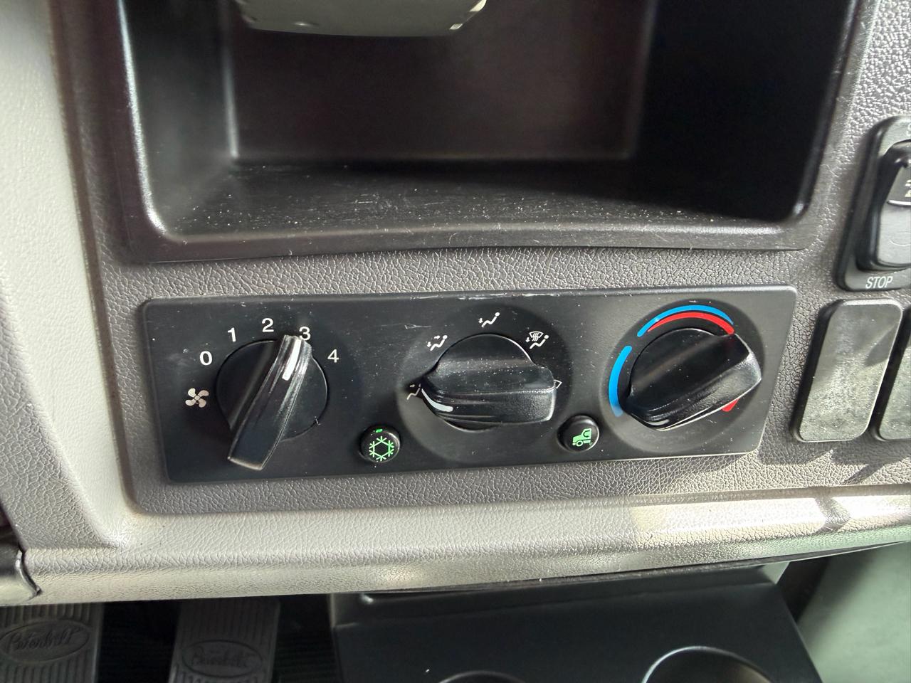 Peterbilt 337  2013