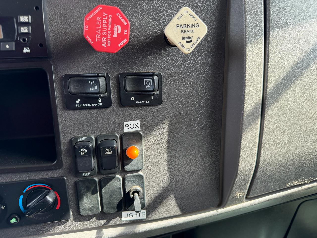 Peterbilt 337  2013