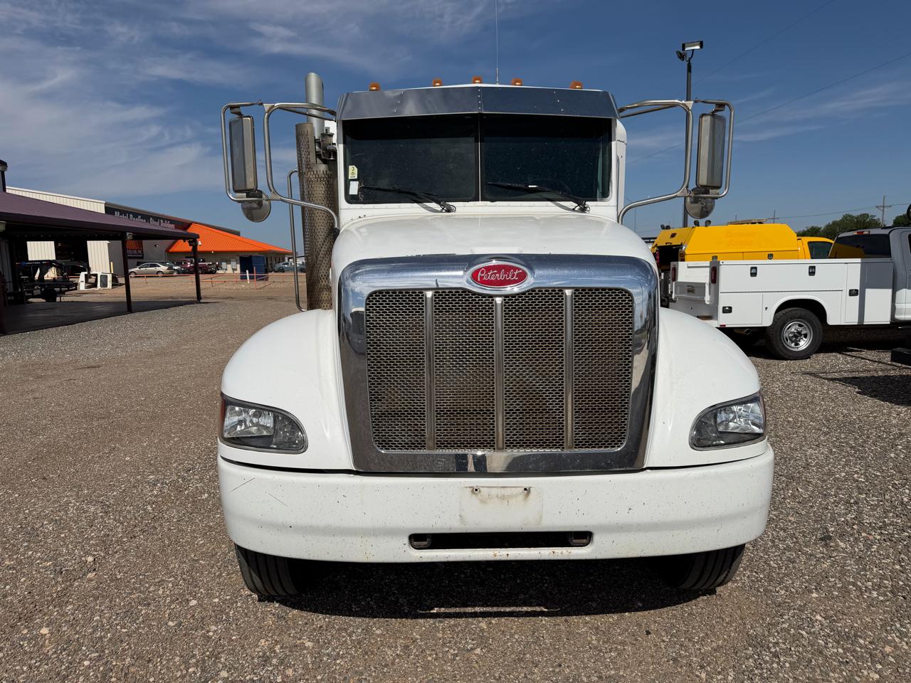 Peterbilt 337  2013