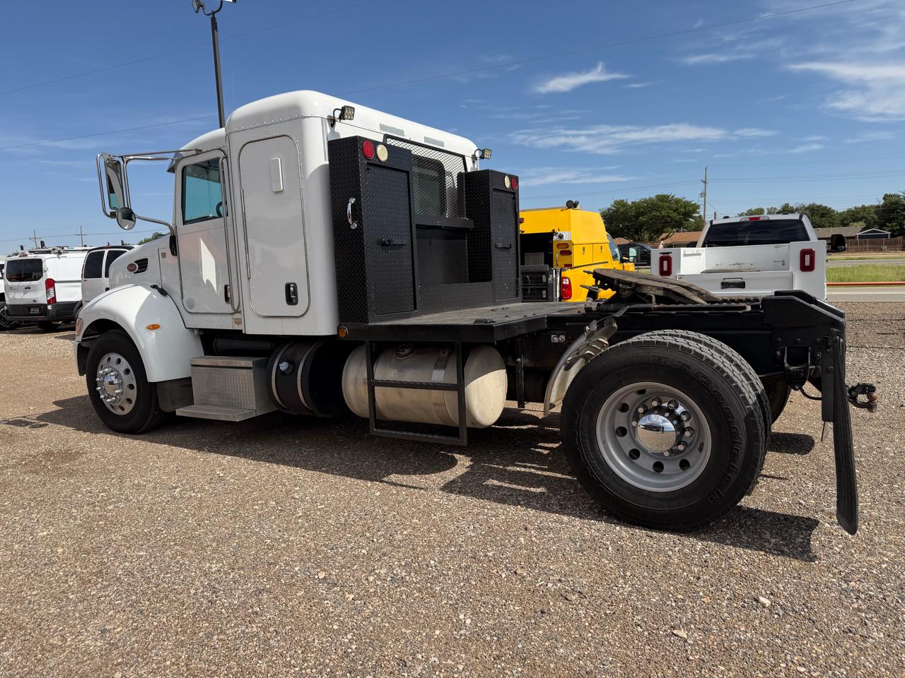Peterbilt 337  2013