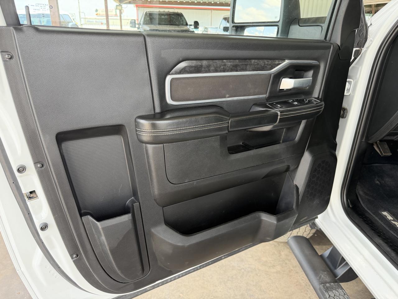 RAM 3500 Regular Cab 4WD 2024