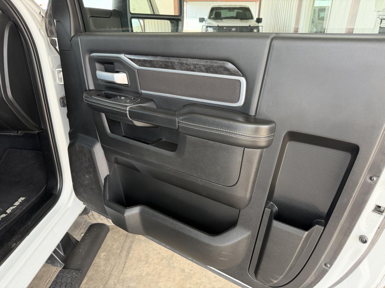 RAM 3500 Regular Cab 4WD 2024