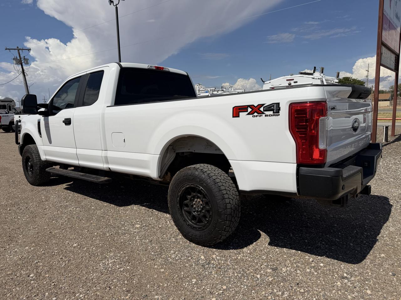 Ford F-250 SD XL SuperCab Long Bed 4WD 2019