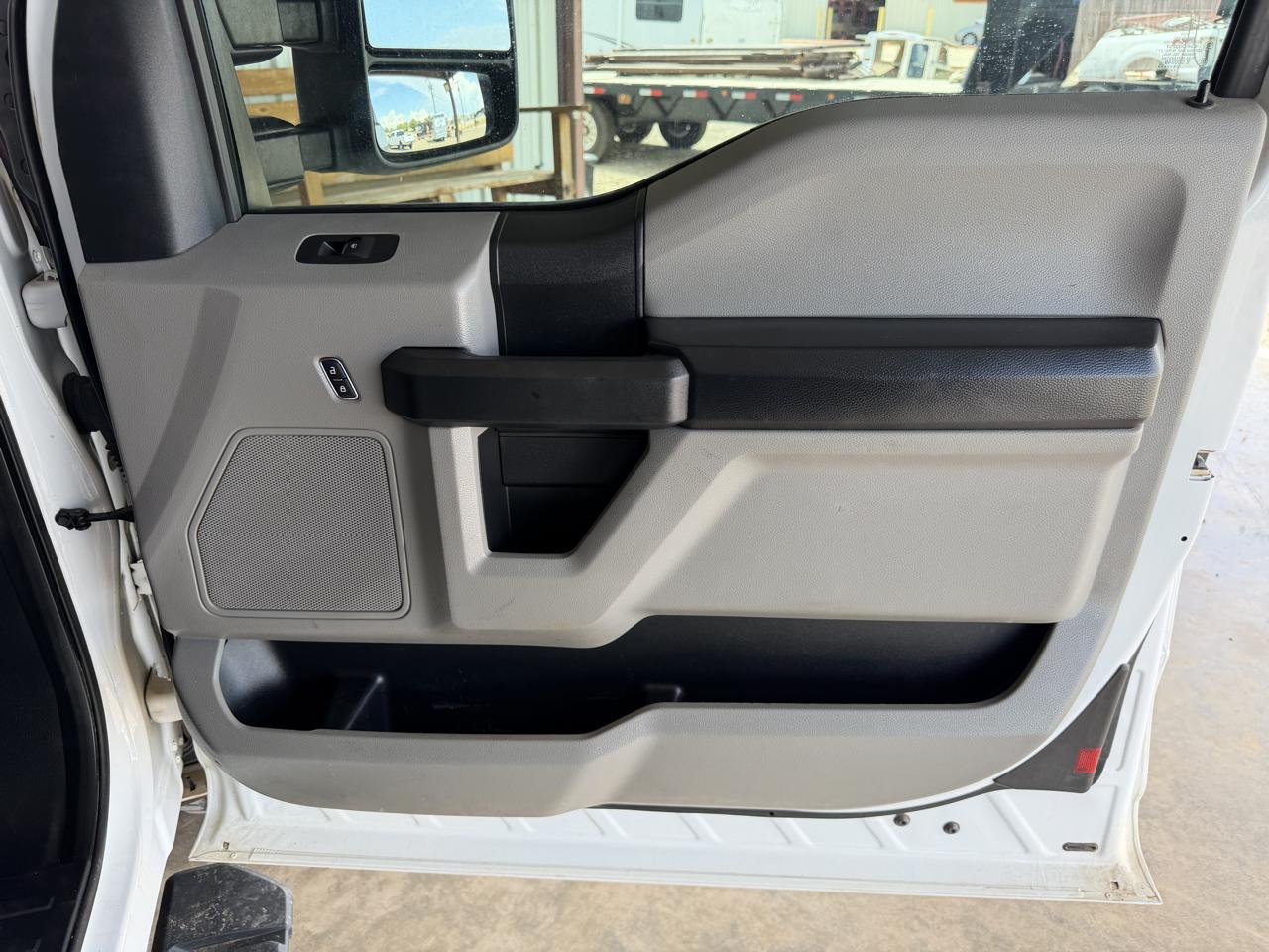 Ford F-250 SD XL SuperCab Long Bed 4WD 2019