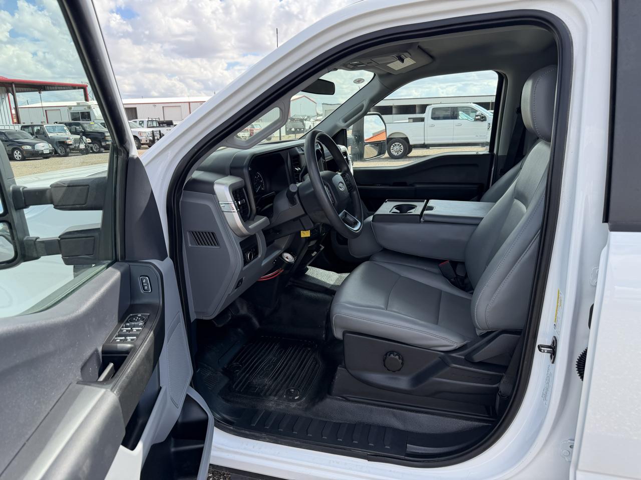 Ford F-250 SD XL Crew Cab Long Bed 4WD 2023