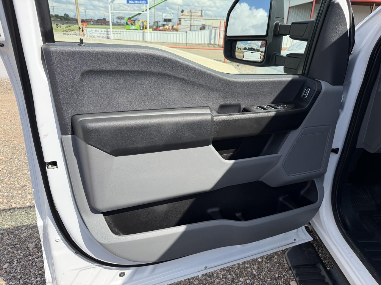 Ford F-250 SD XL Crew Cab Long Bed 4WD 2023