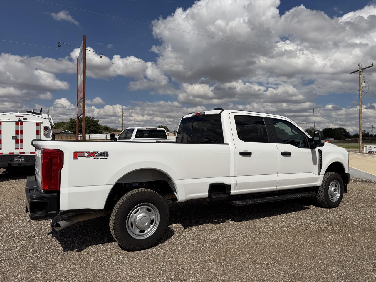 Ford F-250 SD XL Crew Cab Long Bed 4WD 2023