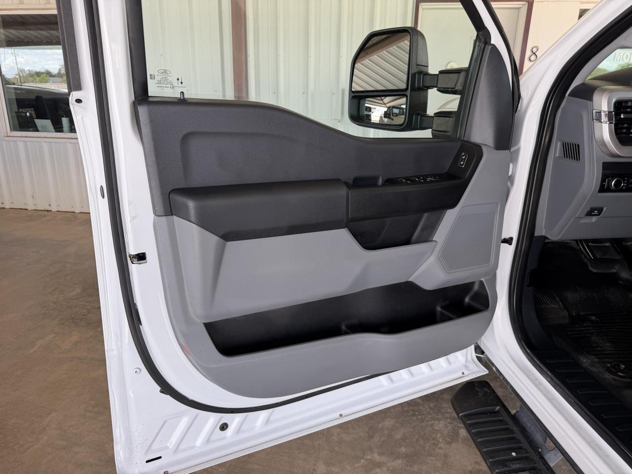 Ford F-250 SD XL Crew Cab Long Bed 4WD 2023