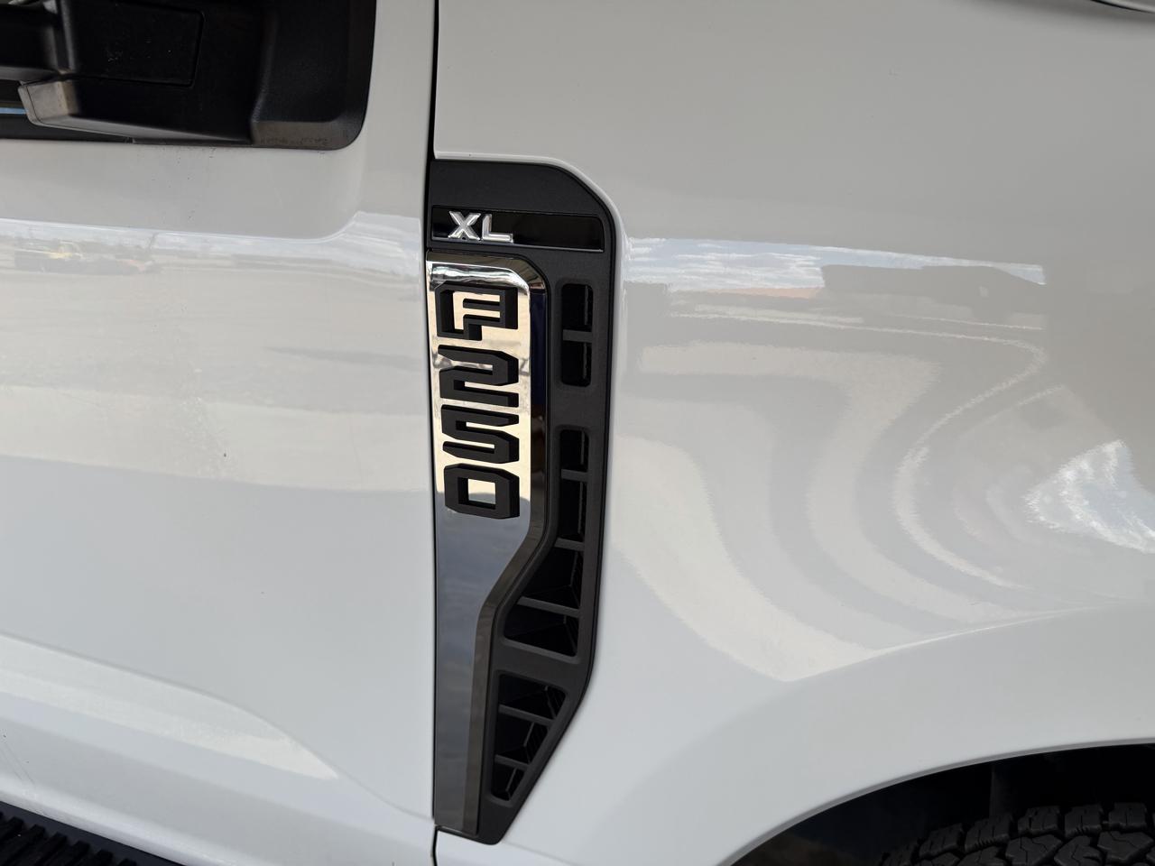 Ford F-250 SD XL Crew Cab Long Bed 4WD 2023