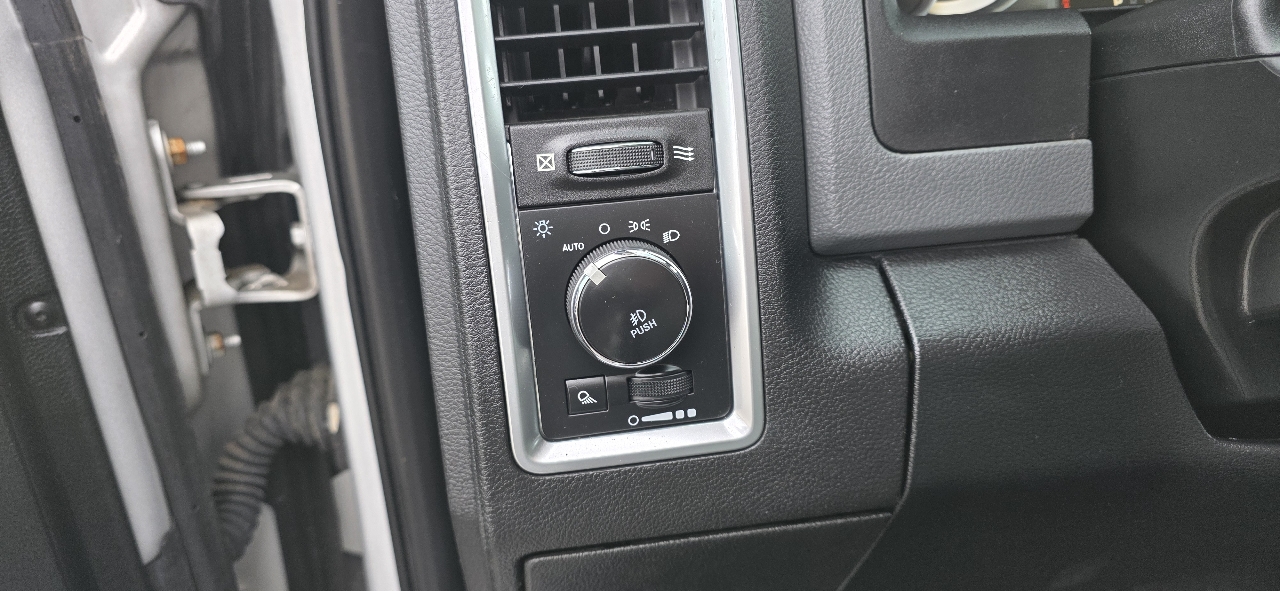 RAM 1500 Big Horn 4x4 Quad Cab 6'4" Box 2018