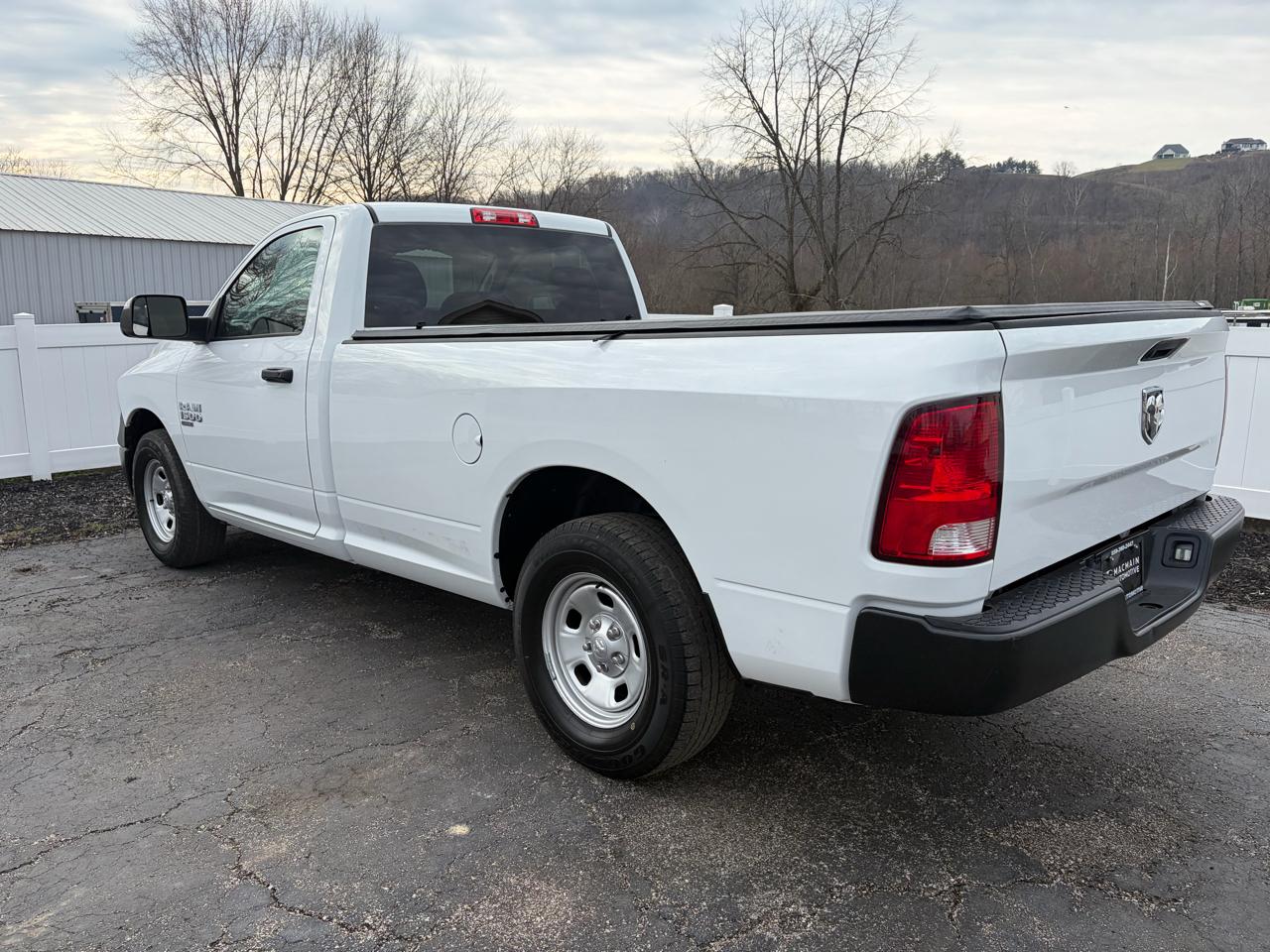 RAM 1500 Classic Tradesman 4x2 Reg Cab 8' Box 2022