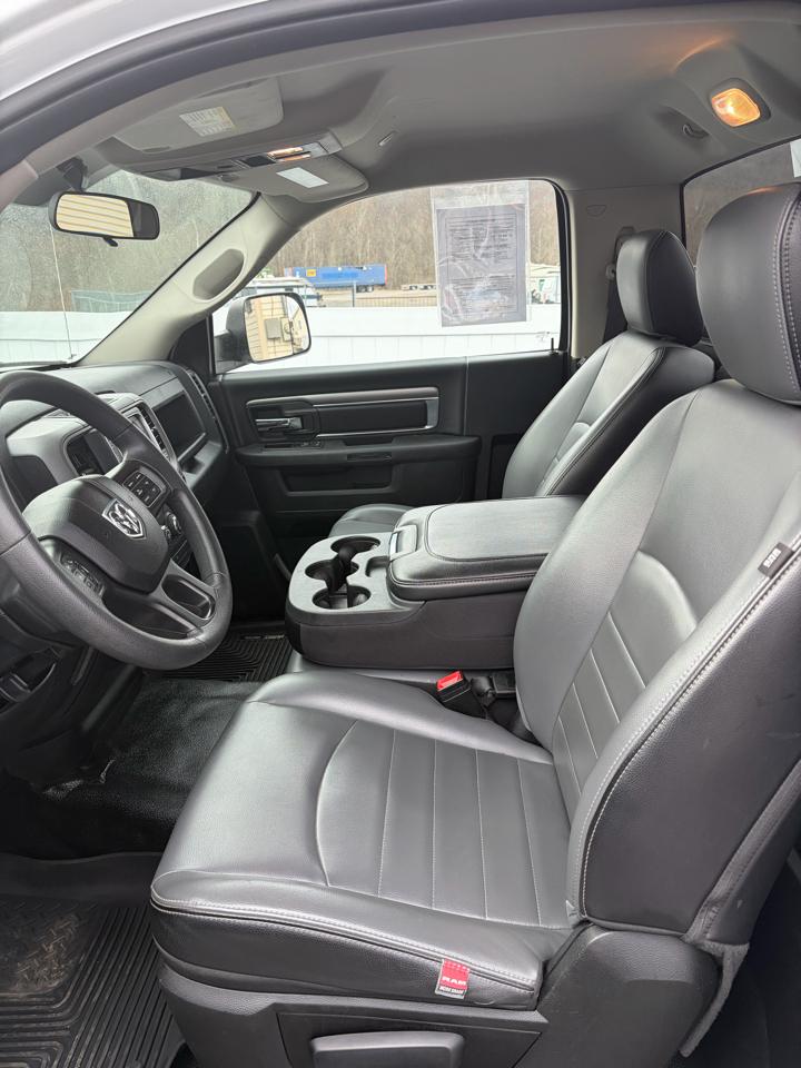 RAM 1500 Classic Tradesman 4x2 Reg Cab 8' Box 2022