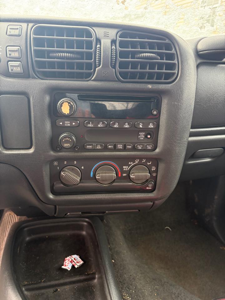 GMC Sonoma Crew Cab 123" WB 4WD SLS 2004