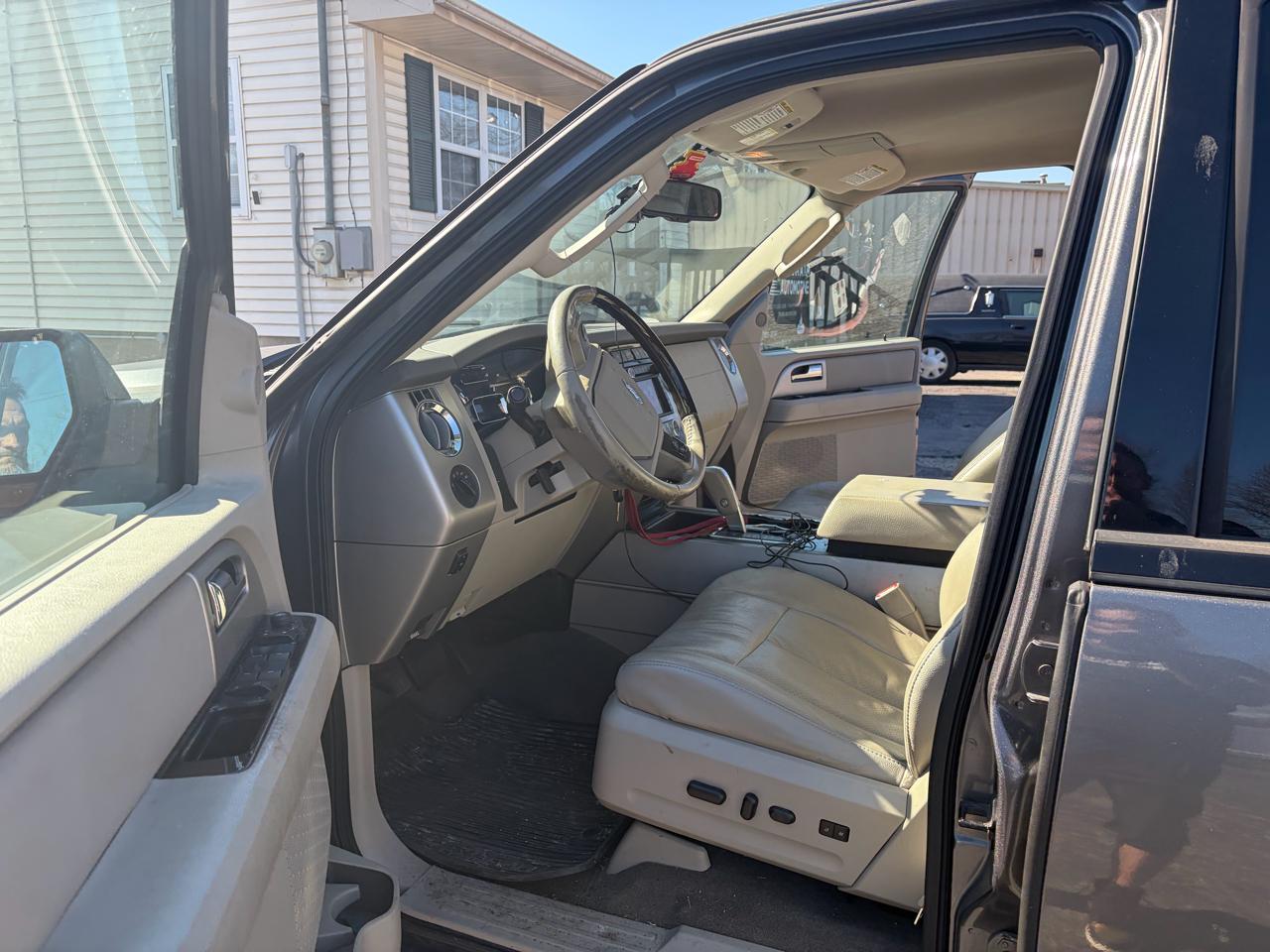 Ford Expedition EL 4WD 4dr Limited 2011