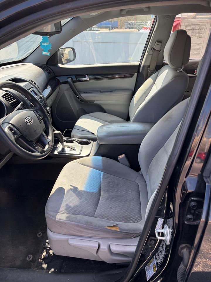 Kia Sorento 2WD 4dr I4 LX 2011