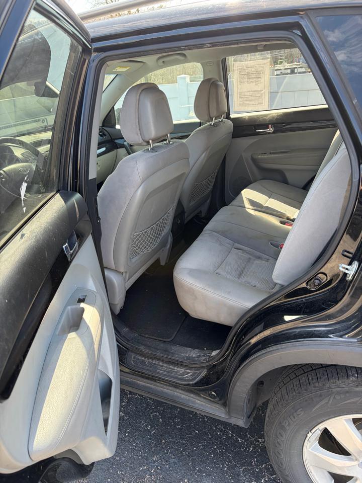 Kia Sorento 2WD 4dr I4 LX 2011