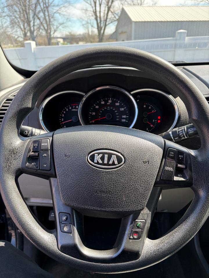 Kia Sorento 2WD 4dr I4 LX 2011