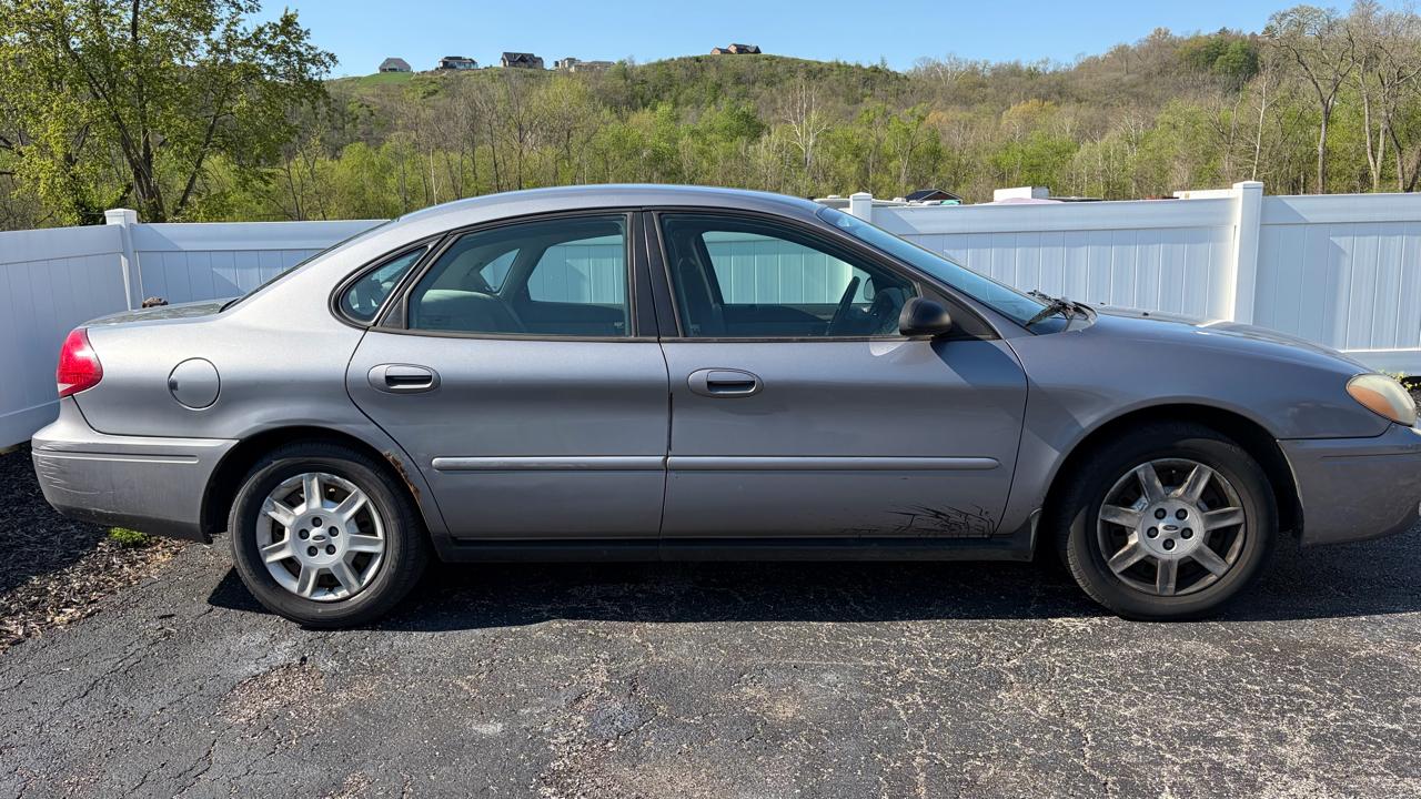 Ford Taurus 4dr Sdn SE 2007