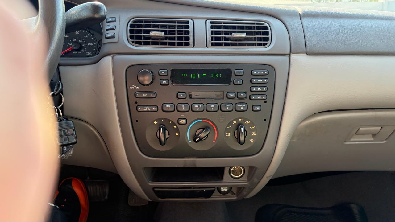 Ford Taurus 4dr Sdn SE 2007