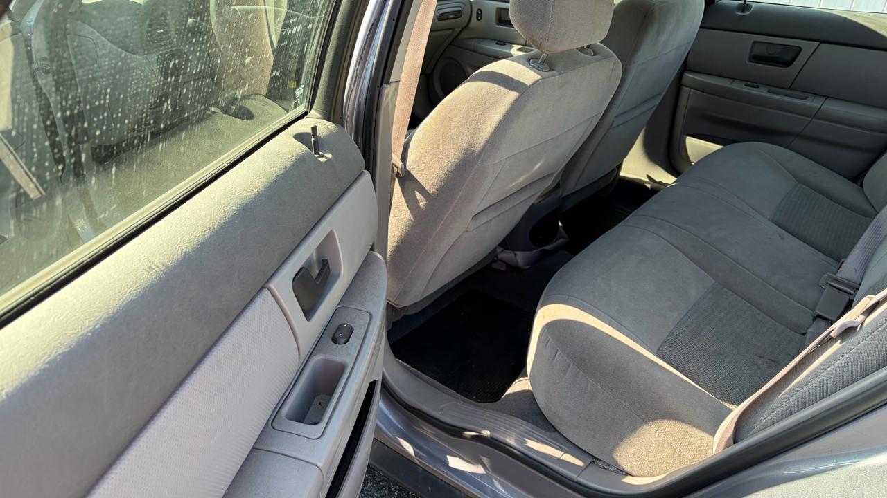 Ford Taurus 4dr Sdn SE 2007