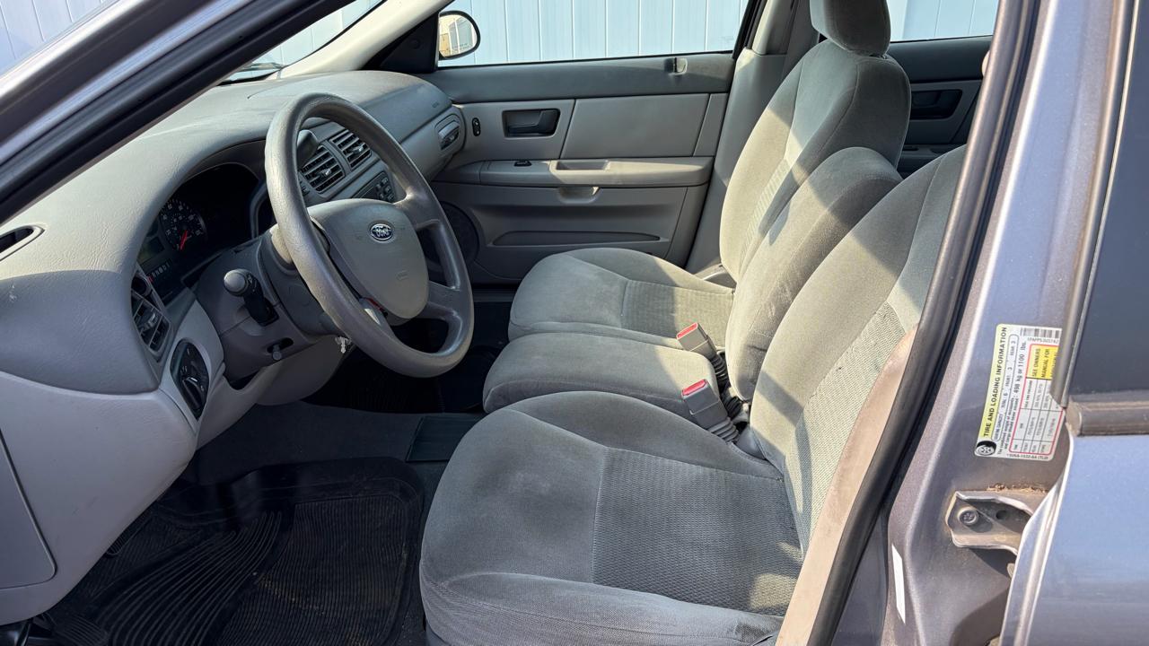 Ford Taurus 4dr Sdn SE 2007