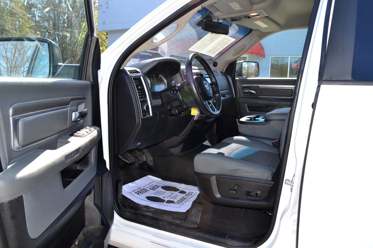 RAM 1500 SLT Quad Cab 4WD 2015