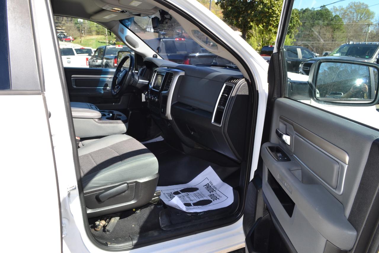 RAM 1500 SLT Quad Cab 4WD 2015