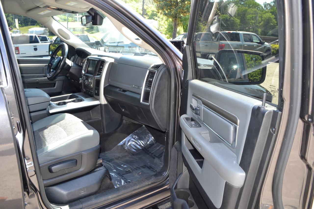 RAM 1500 SLT Crew Cab SWB 2WD 2017