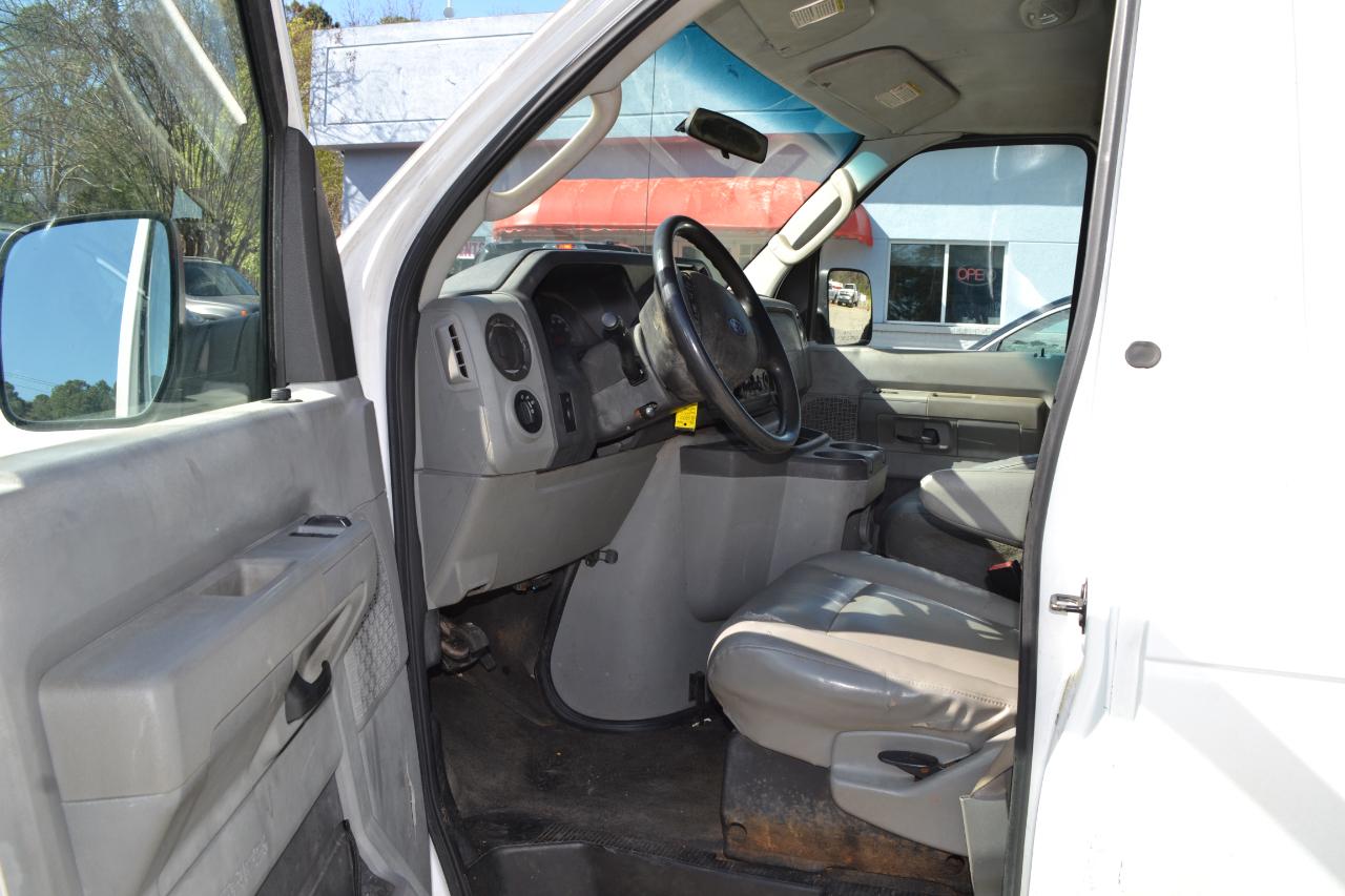 Ford Econoline E-150 2009