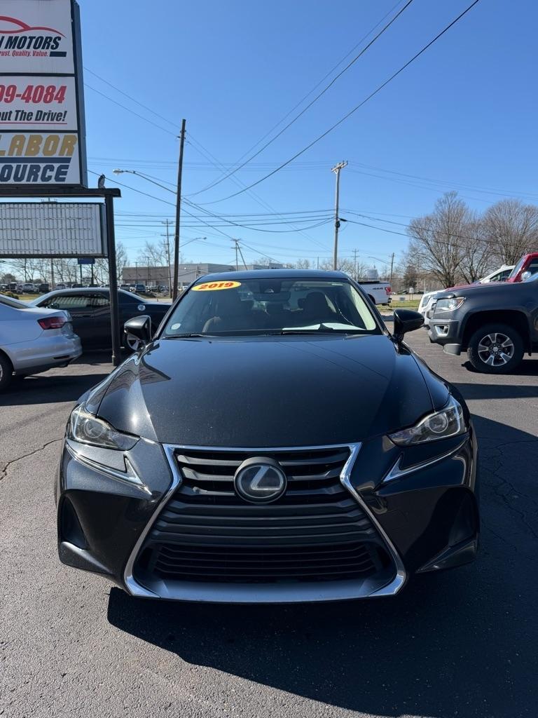 Lexus IS  2019